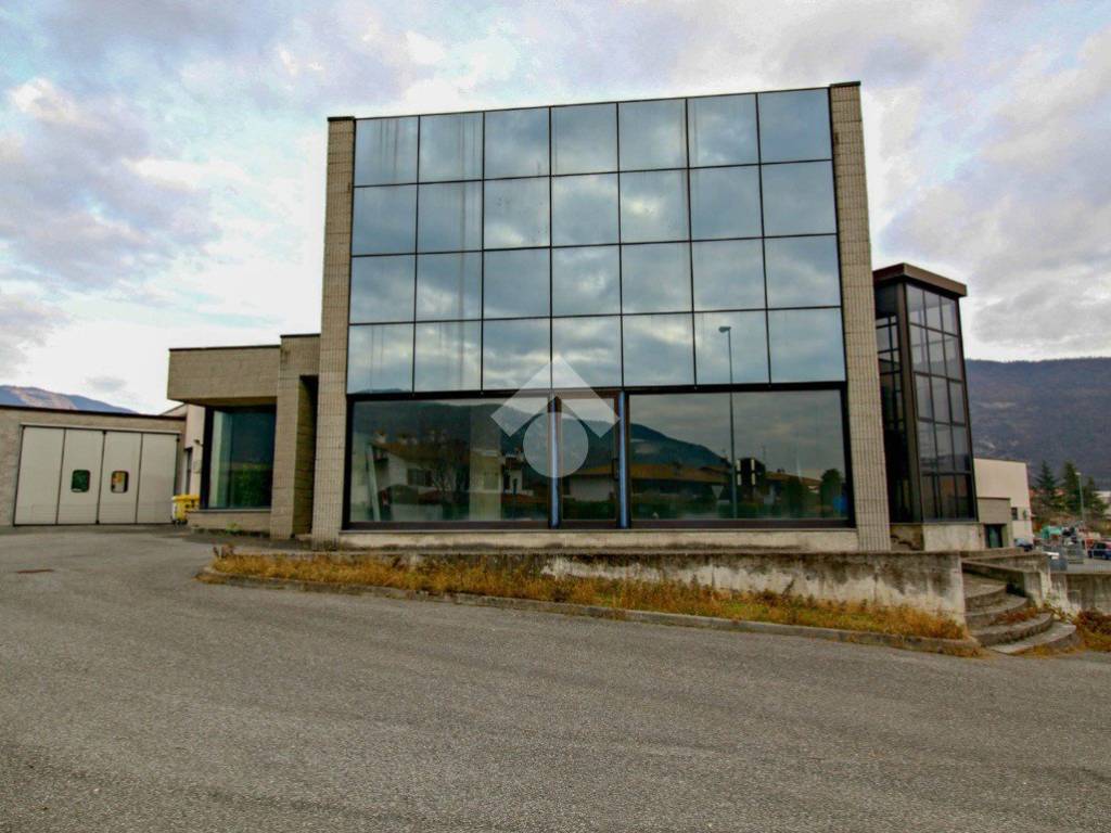 locale commerciale in vendita a Botticino