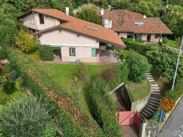 casa indipendente in vendita a Botticino in zona Botticino Sera