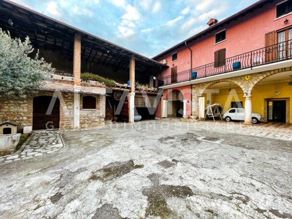 appartamento in vendita a Botticino in zona Botticino Mattina