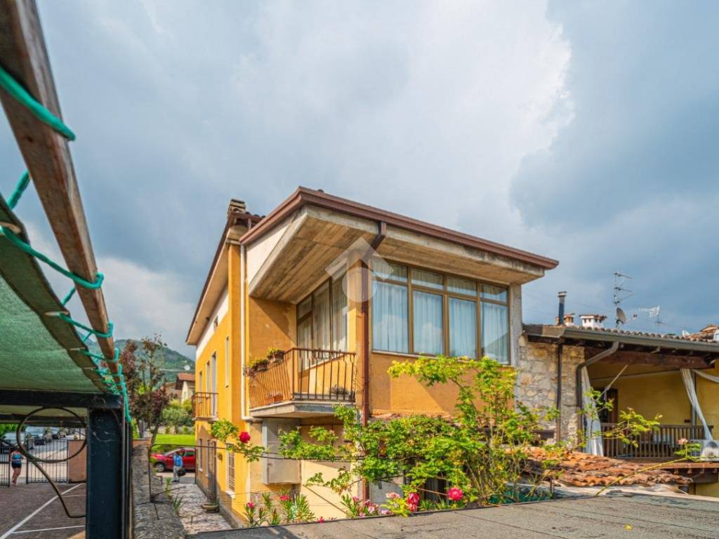 casa indipendente in vendita a Botticino in zona Botticino Sera