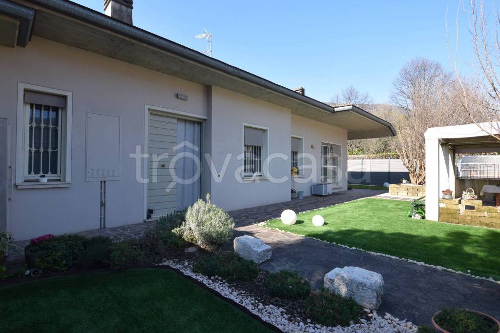 casa indipendente in vendita a Botticino in zona Botticino Mattina