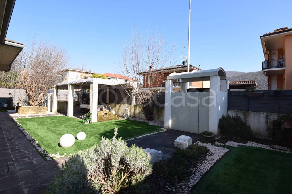 casa indipendente in vendita a Botticino in zona Botticino Mattina