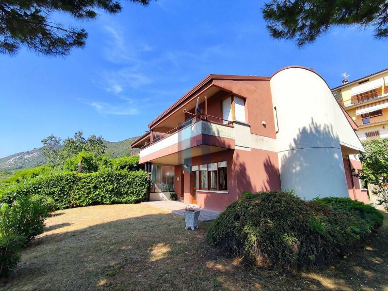 casa indipendente in vendita a Botticino in zona Botticino Sera