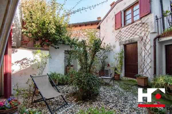 casa indipendente in vendita a Botticino in zona Botticino Sera