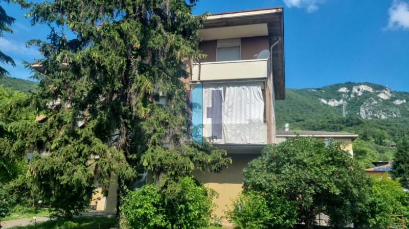 intera palazzina in vendita a Botticino in zona Botticino Sera
