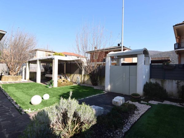 casa indipendente in vendita a Botticino in zona Botticino Mattina