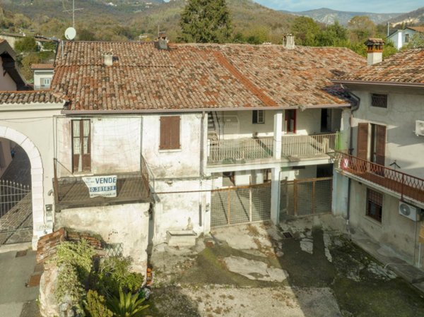 esavano in vendita a Botticino in zona Botticino Sera