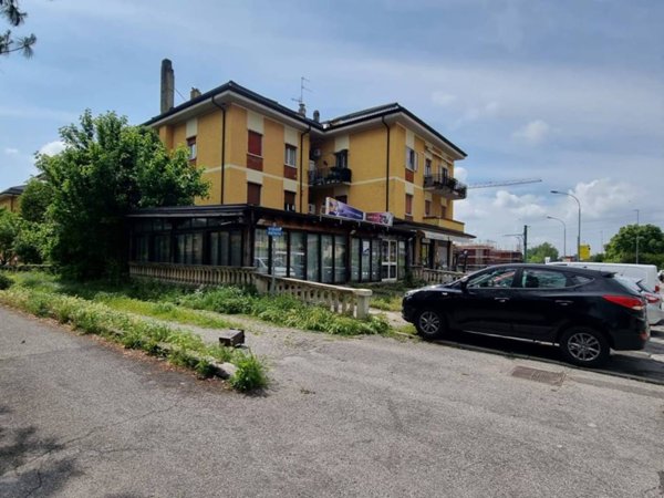 negozio in vendita a Botticino in zona Botticino Sera
