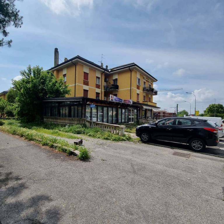 negozio in vendita a Botticino in zona Botticino Sera