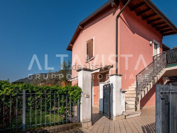 appartamento in vendita a Botticino in zona Botticino Sera