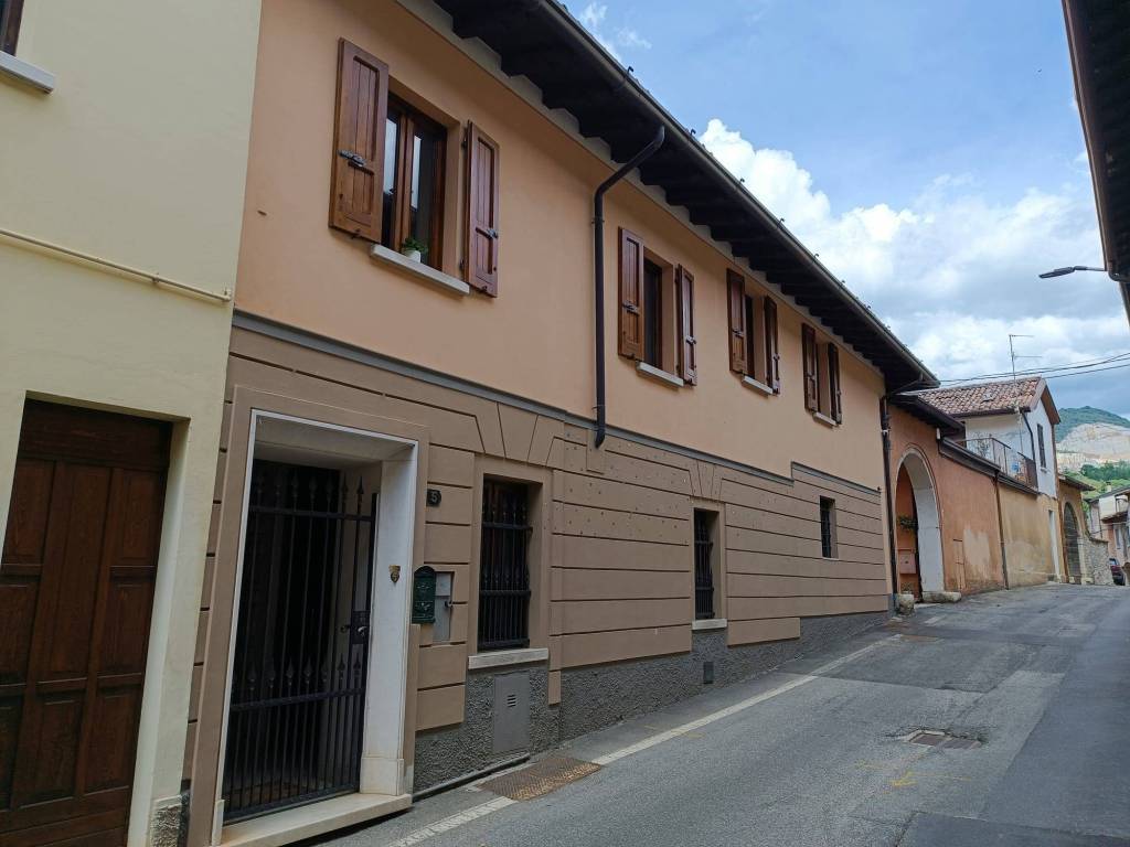 casa indipendente in vendita a Botticino in zona Botticino Sera