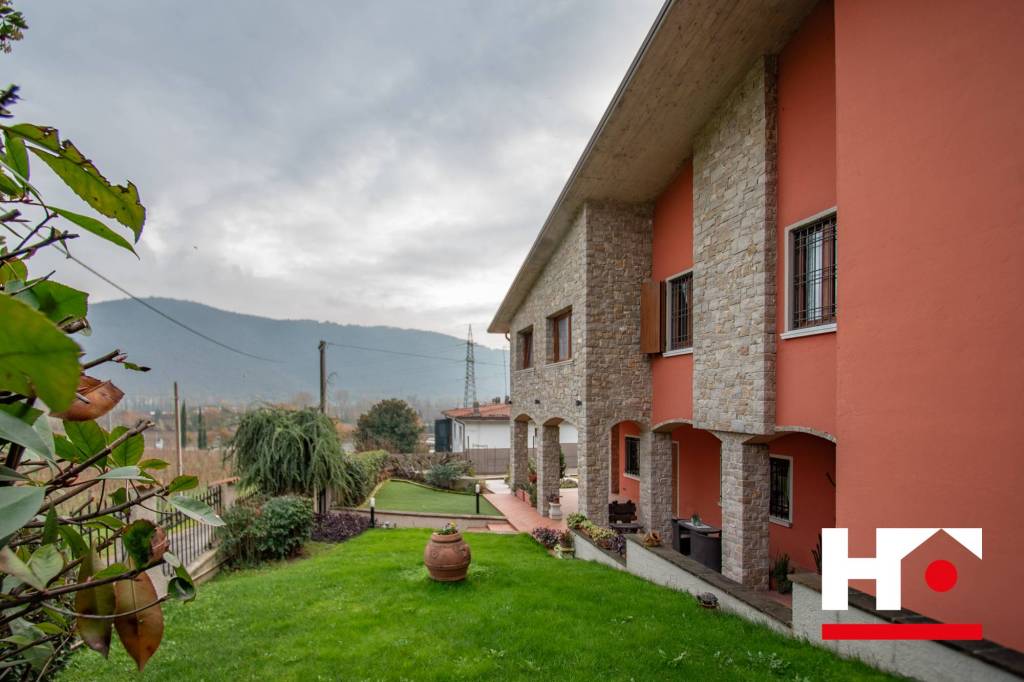 casa indipendente in vendita a Botticino