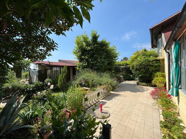 casa indipendente in vendita a Botticino in zona Botticino Sera