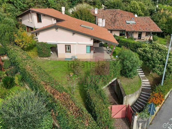 casa indipendente in vendita a Botticino in zona Botticino Sera