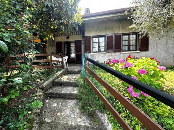 casa indipendente in vendita a Botticino in zona Botticino Sera
