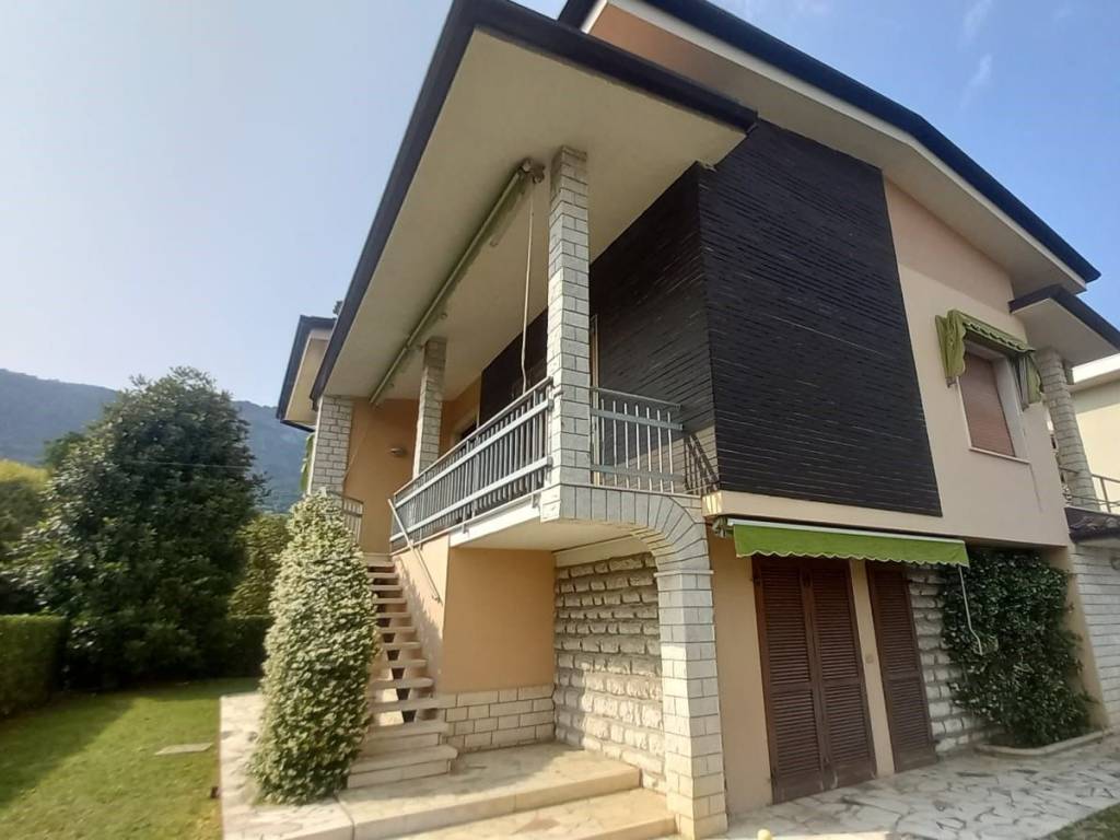 casa indipendente in vendita a Botticino in zona Botticino Sera