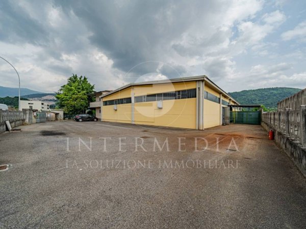 locale commerciale in vendita a Botticino