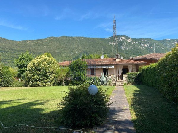 casa indipendente in vendita a Botticino in zona Botticino Sera