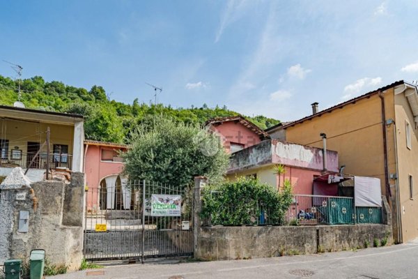 esavano in vendita a Botticino in zona Botticino Mattina