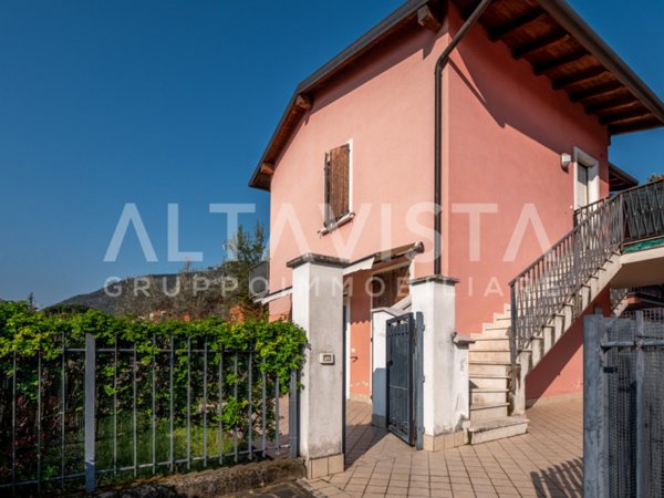 appartamento in vendita a Botticino in zona Botticino Sera