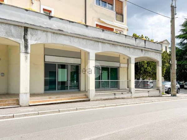 locale commerciale in vendita a Botticino
