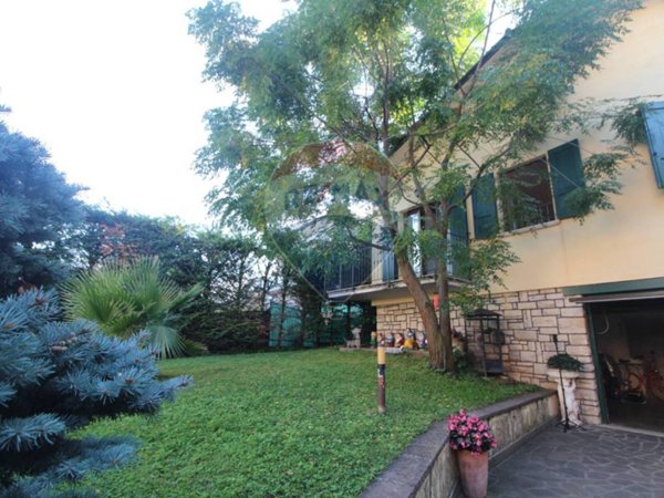 casa indipendente in vendita a Botticino