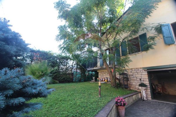 casa indipendente in vendita a Botticino