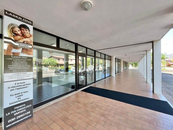 negozio in vendita a Botticino in zona Botticino Sera