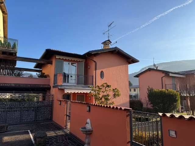 casa indipendente in vendita a Botticino in zona Botticino Mattina