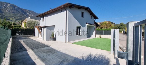 casa indipendente in vendita a Botticino