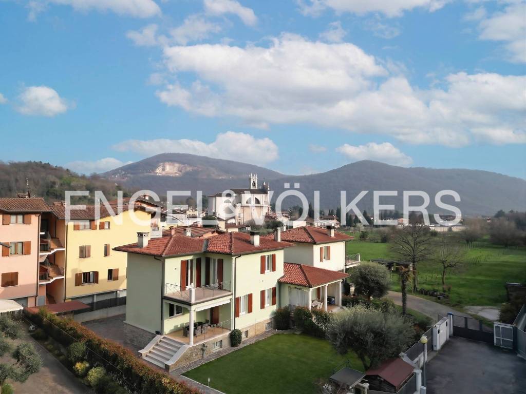 casa indipendente in vendita a Botticino