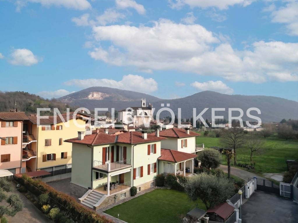 casa indipendente in vendita a Botticino in zona Botticino Mattina