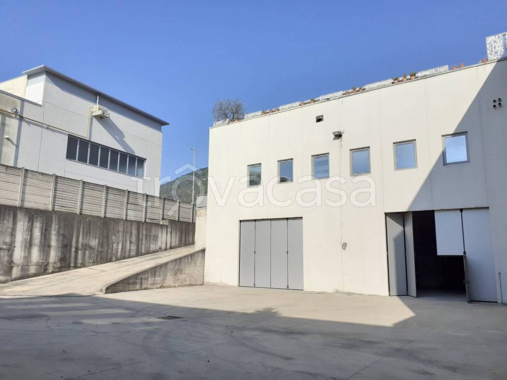 locale commerciale in vendita a Botticino