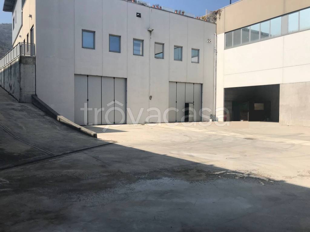 locale commerciale in vendita a Botticino