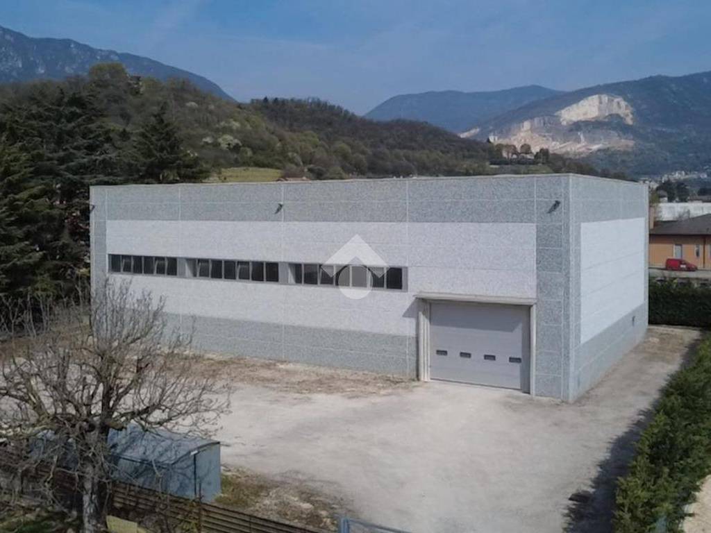 capannone in vendita a Botticino