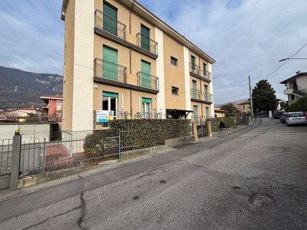 appartamento in vendita a Botticino in zona Botticino Sera