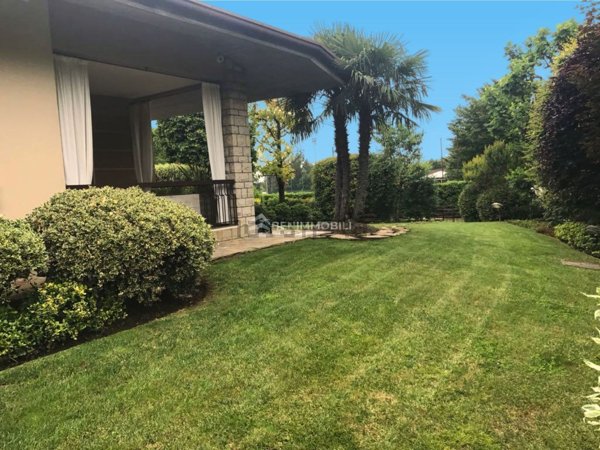 casa indipendente in vendita a Botticino in zona Botticino Sera