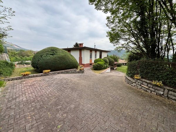 casa indipendente in vendita a Botticino in zona Botticino Sera