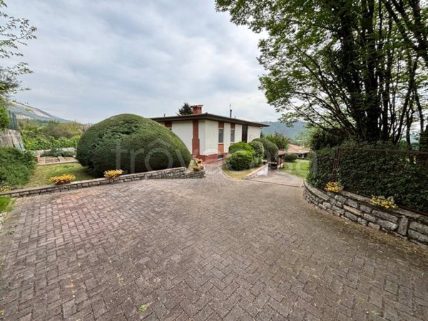 casa indipendente in vendita a Botticino in zona Botticino Sera