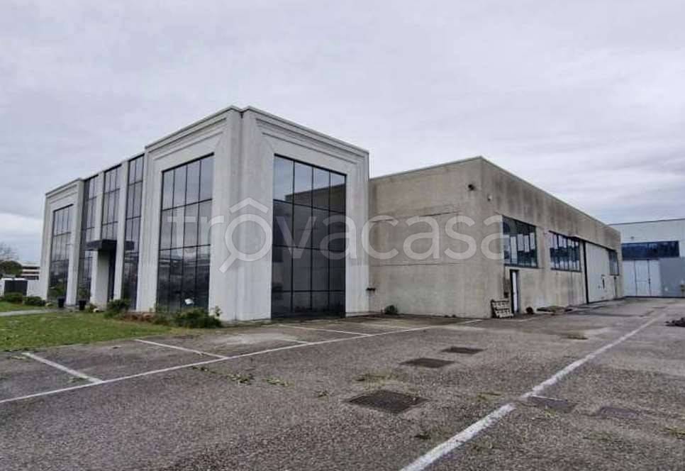 locale commerciale in vendita a Botticino