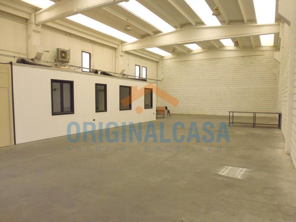 locale commerciale in vendita a Botticino