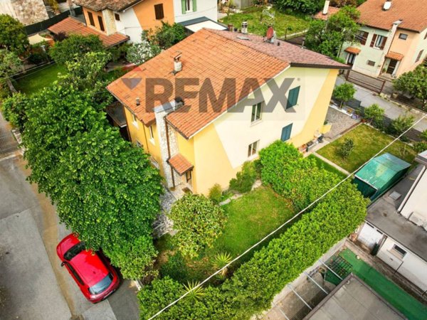 casa indipendente in vendita a Botticino in zona Botticino Sera