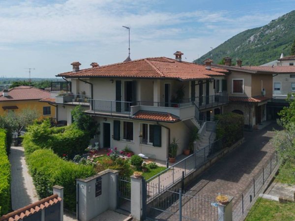 appartamento in vendita a Botticino in zona Botticino Sera
