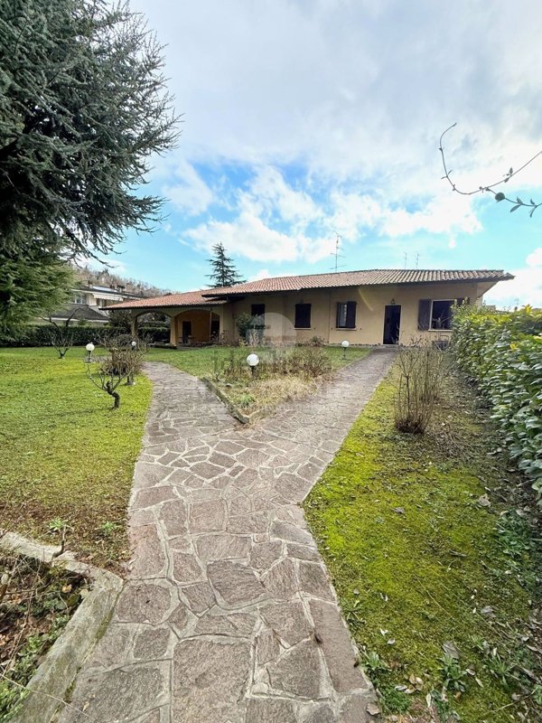 casa indipendente in vendita a Botticino in zona Botticino Sera