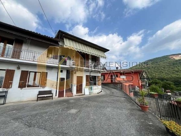 appartamento in vendita a Botticino in zona Botticino Mattina
