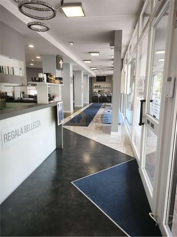 locale commerciale in vendita a Botticino