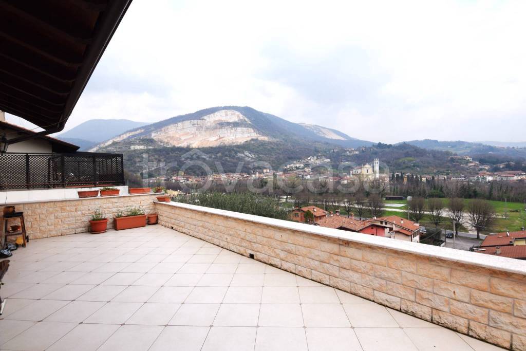 casa indipendente in vendita a Botticino in zona Botticino Mattina