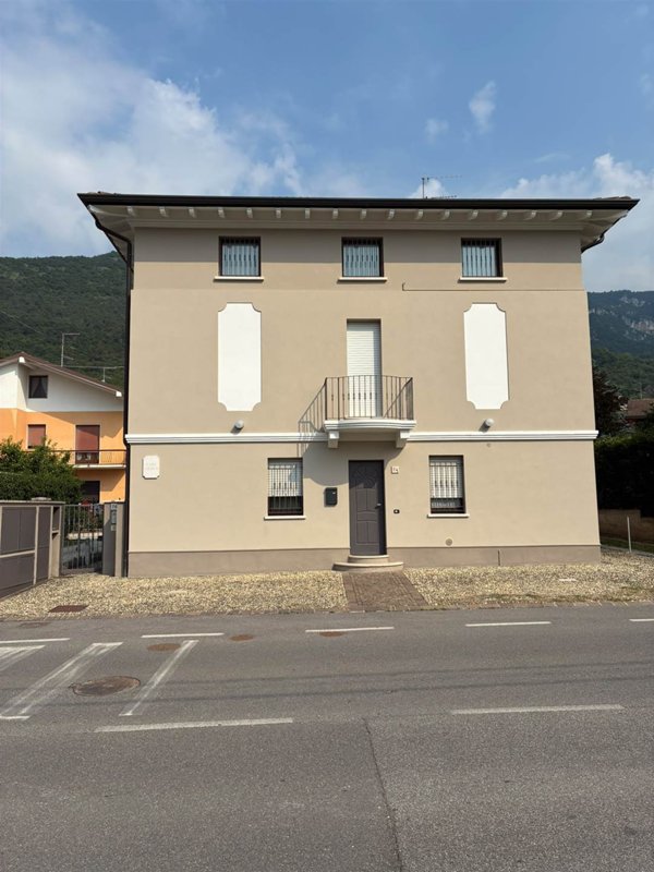 appartamento in vendita a Botticino in zona Botticino Sera