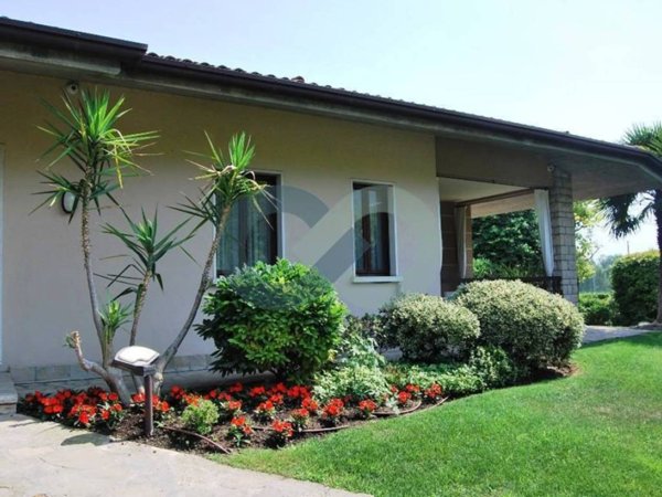 casa indipendente in vendita a Botticino in zona Botticino Sera