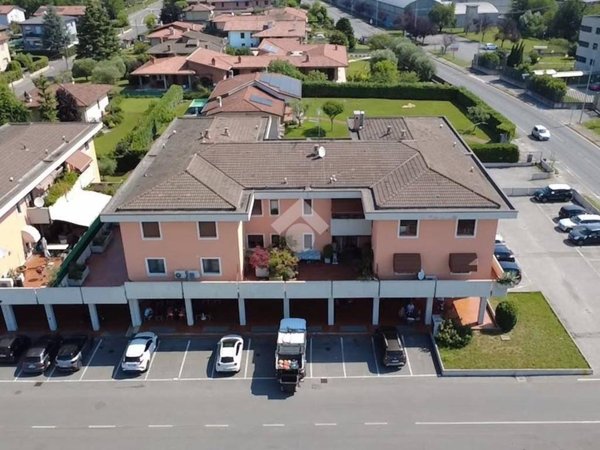 negozio in vendita a Botticino in zona Botticino Sera